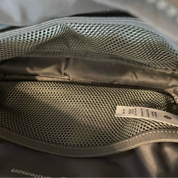 Lululemon Everywhere Belt Bag Large 2L - Picture 7 of 12